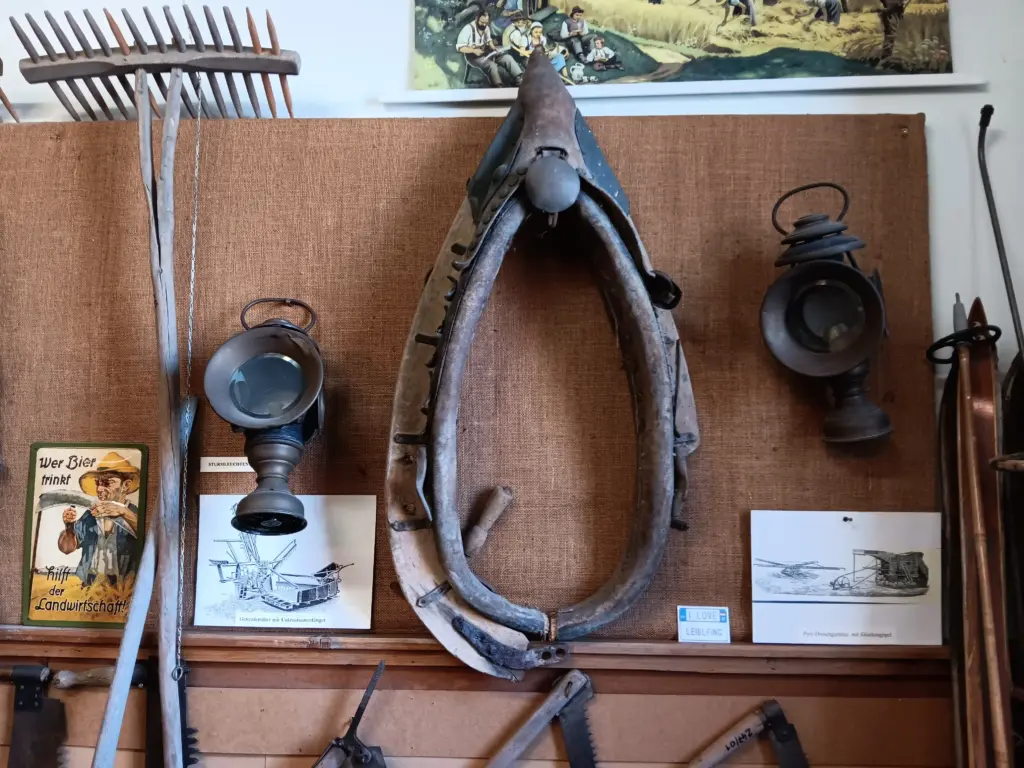 baeuerliche arbeitsgeraete dorfmuseum weinburg 2 - DORFMUSEUM WEINBURG