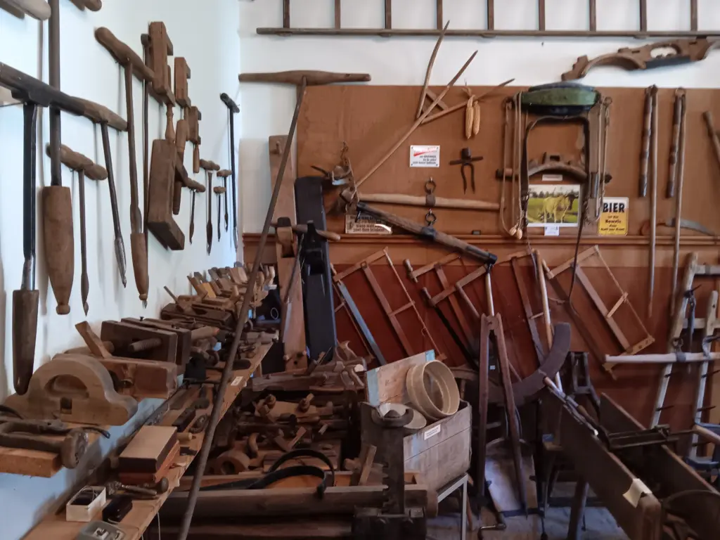 baeuerliche arbeitsgeraete dorfmuseum weinburg 3 - DORFMUSEUM WEINBURG